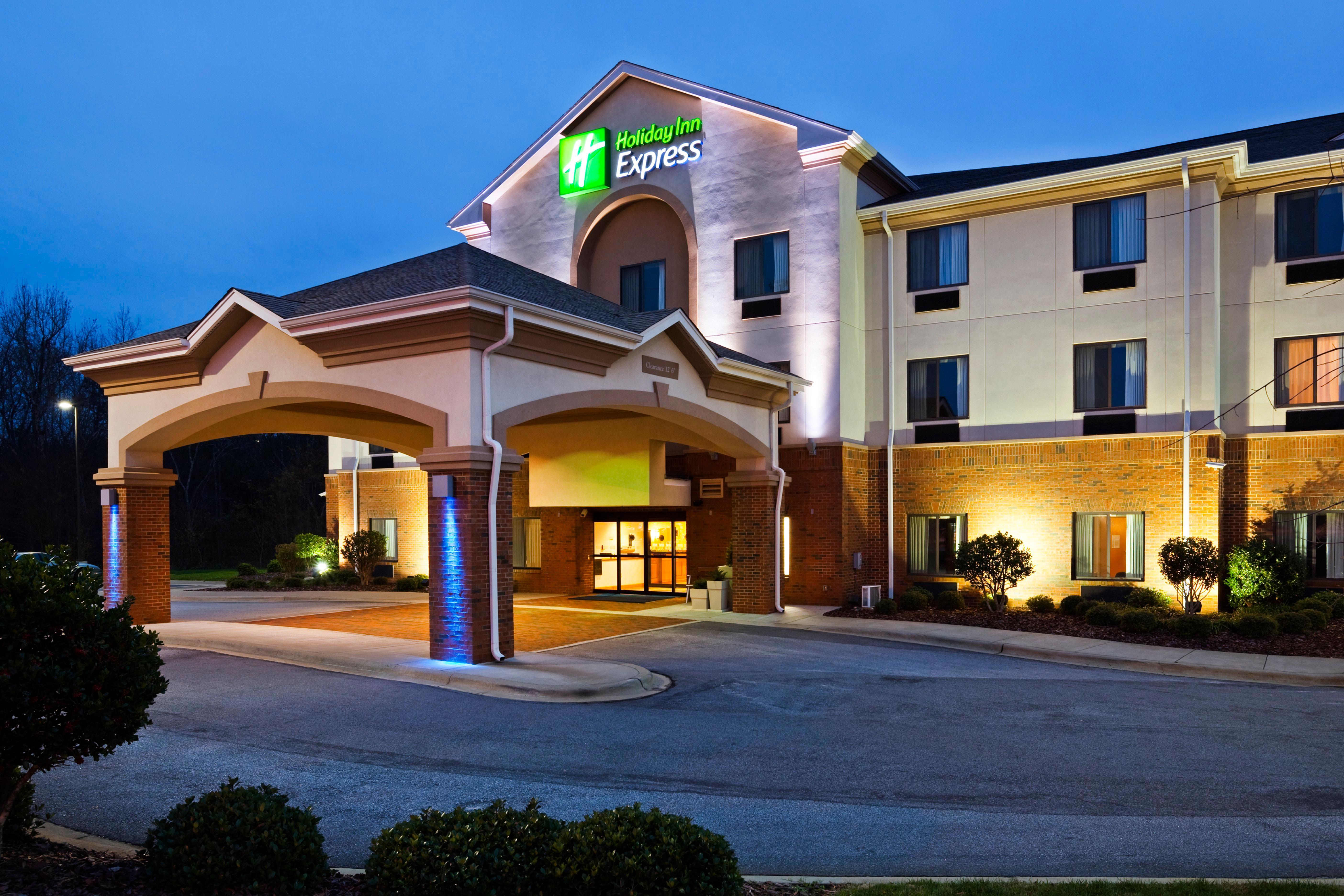 Holiday Inn Express Forest City By Ihg Exterior foto