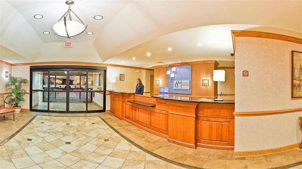 Holiday Inn Express Forest City By Ihg Exterior foto